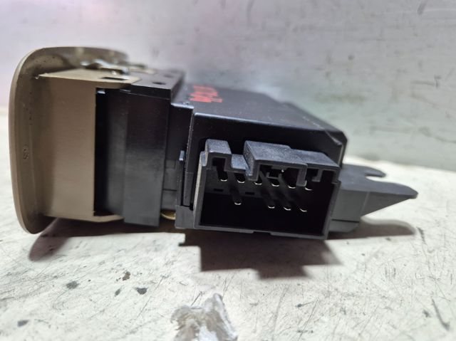 VOLVO 30773895 Кнопочный блок управления стеклоподъемником передний левый в наличии Павлоград