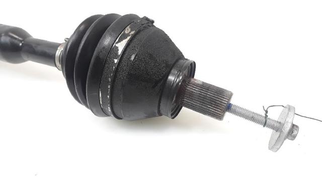 VOLVO 30783068 Полуось (привод) передняя левая в наличии Украина