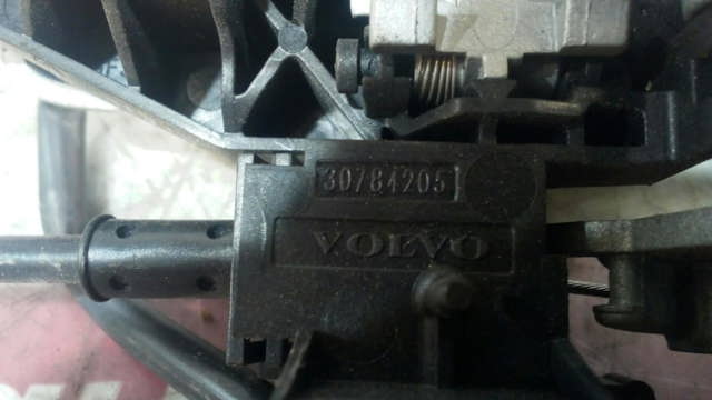 30784205 VOLVO Держатель наружной ручки двери задней правой купить в Львов