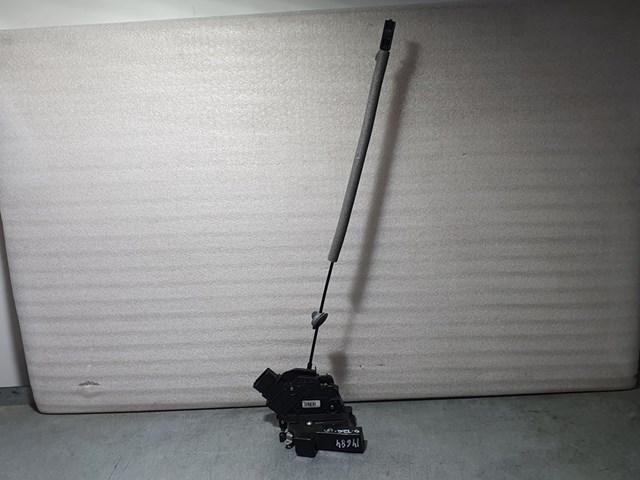 Fecho da porta dianteira esquerda 30799308 VOLVO