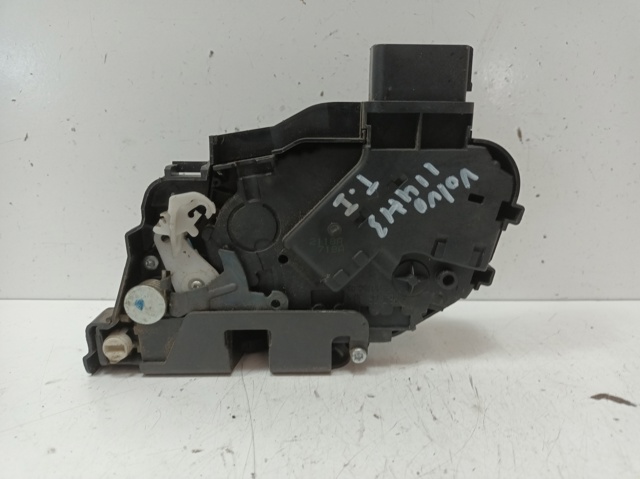 30799326 VOLVO Замок двери задней левой купить в Одесса