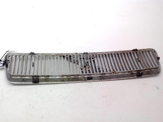 VOLVO 30803301 Решетка радиатора в наличии Николаев
