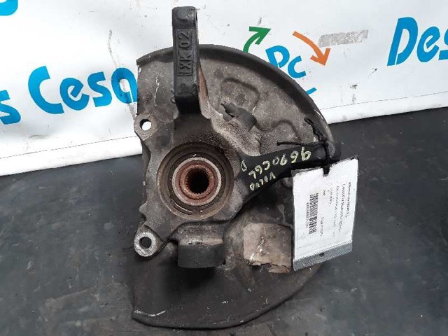 VOLVO 30884173 Цапфа передняя правая в наличии Украина