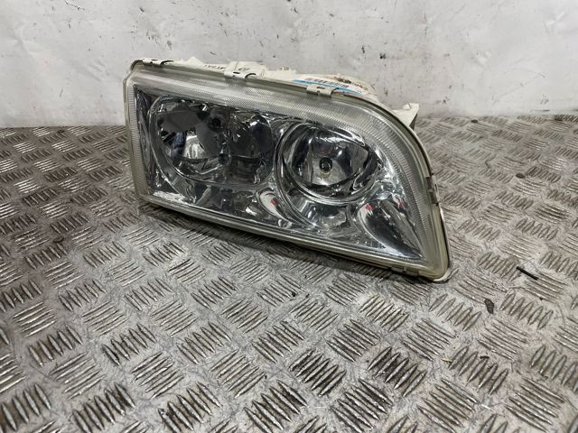 Luz direita 30899683 Volvo