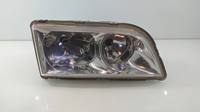 Luz direita 30899683 Volvo