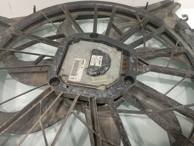 Ventilador elétrico de esfriamento montado (motor + roda de aletas) 31111543 VOLVO