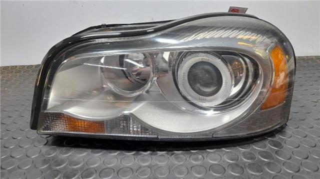 Luz direita 31111845 Volvo