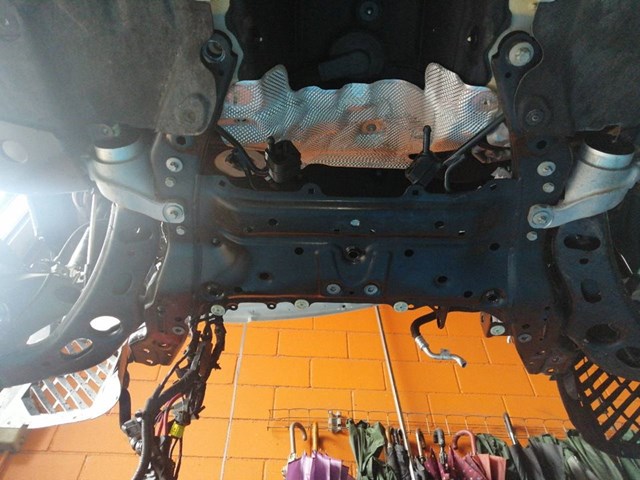 Viga de suspensão dianteira (plataforma veicular) 31116872729 BMW