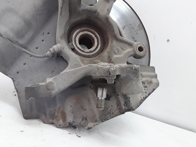 BMW 31216761576 Цапфа передняя правая в наличии Полтава