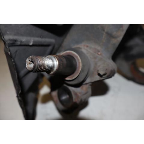 BMW 31216787680 Цапфа передняя правая в наличии Кривой Рог
