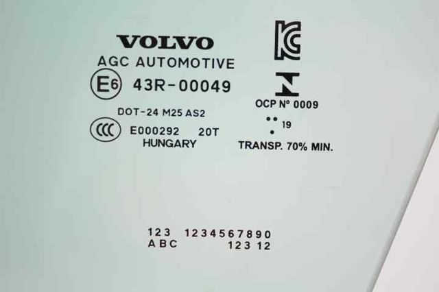 VOLVO 31218995 Стекло двери передней левой в наличии Ровно