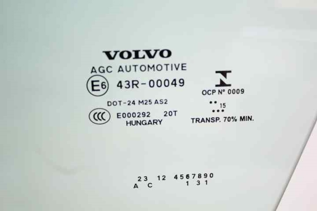 VOLVO 31218995 Стекло двери передней левой в наличии Черновцы