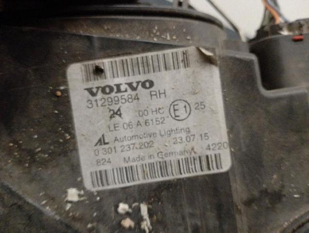 VOLVO 31299584 Правая фара в наличии Ирпень