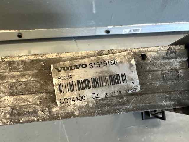 VOLVO 31319168 Радиатор интеркуллера в наличии Черновцы