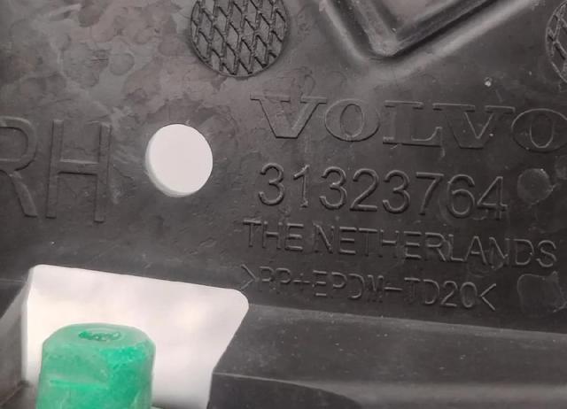 31323764 VOLVO Кронштейн бампера заднего внешний правый купить в Львов