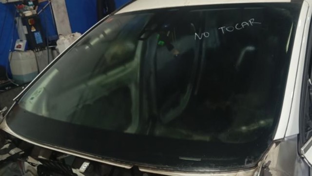 31402253 VOLVO Стекло лобовое  купить в Львов