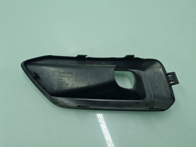 31449344 VOLVO Заглушка (решетка) противотуманных фар бампера переднего правая купить в Николаев