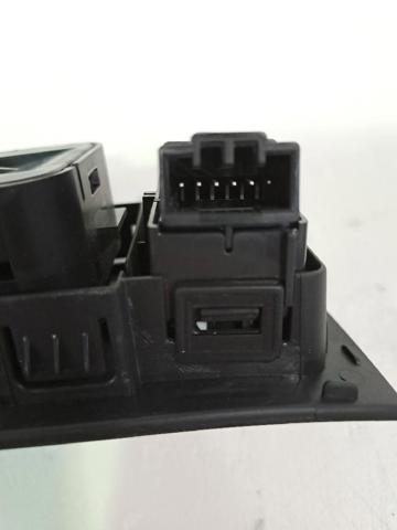 31453232 VOLVO Кнопочный блок управления стеклоподъемником передний левый купить в Ровно