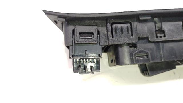 31453232 VOLVO Кнопочный блок управления стеклоподъемником передний левый купить в Ирпень