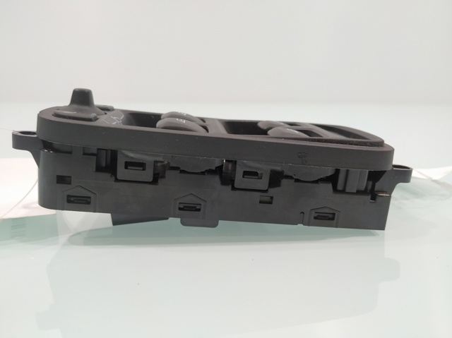 31453266 VOLVO Кнопочный блок управления стеклоподъемником передний левый купить в Кривой Рог