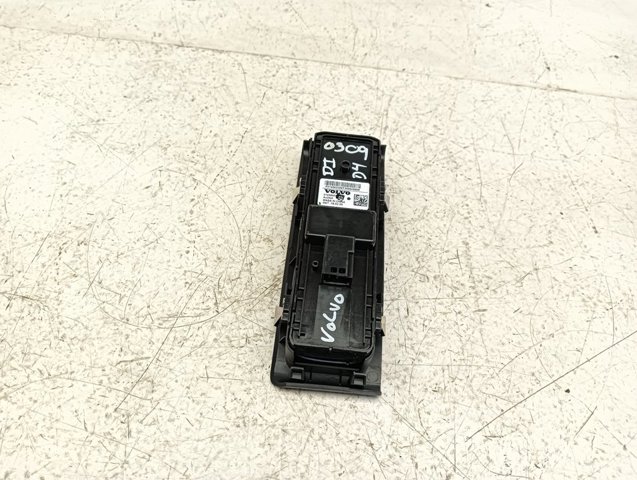 31456058 VOLVO Кнопочный блок управления стеклоподъемником передний левый купить в Чернигов