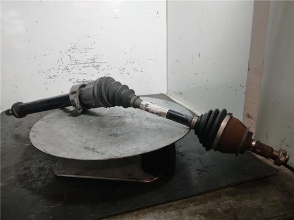 31608605466 BMW Полуось (привод) передняя правая купить в Киев