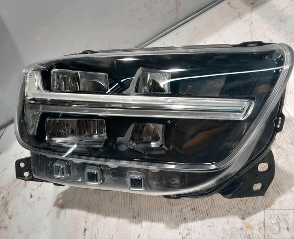 VOLVO 31655983 Фара правая в наличии Ужгород