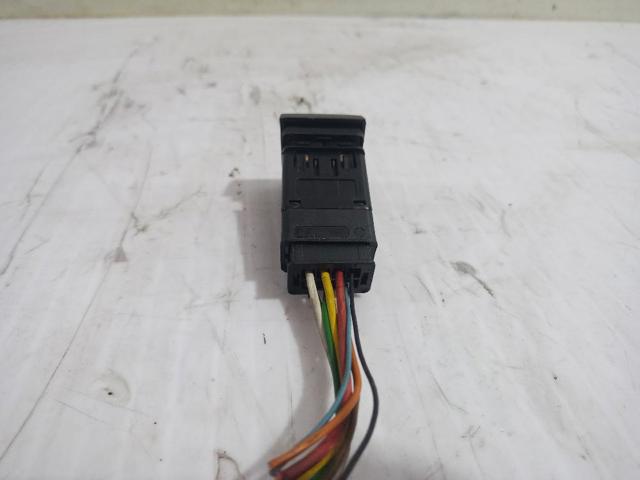 320050701R RENAULT Кнопка включения аварийного сигнала купить в Черновцы