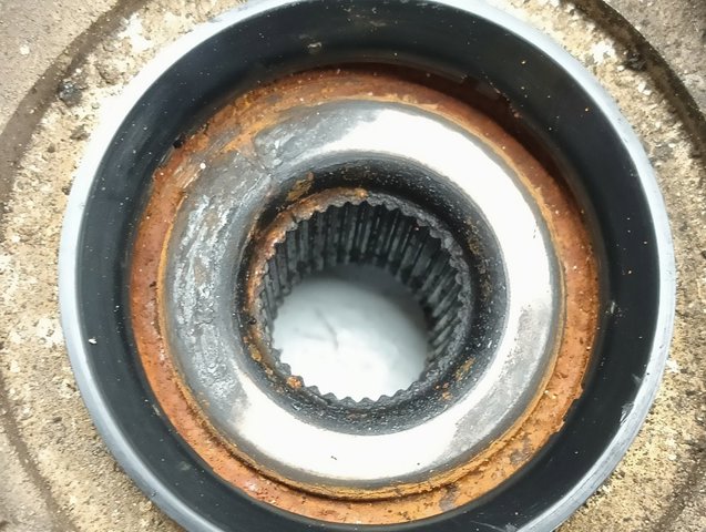 VOLVO 32221857 Цапфа (поворотный кулак) передний правый в наличии Каменское