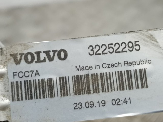 32252295 VOLVO Радиатор охлаждения двигателя купить в Ровно