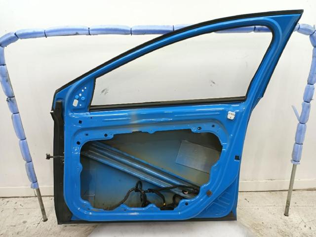 VOLVO 32321019 Дверь передняя правая в наличии Кривой Рог