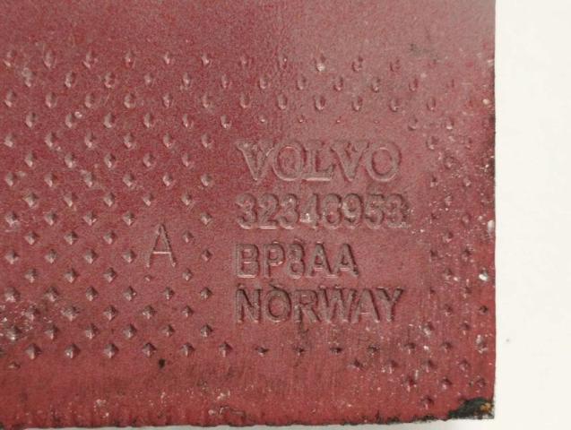 VOLVO 32348958 Усилитель переднего бампера в наличии Ирпень