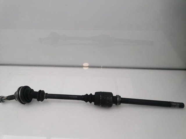 Semieixo (acionador) dianteiro direito 3273CK PEUGEOT