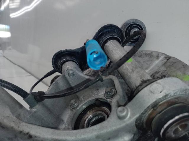 33326763120 BMW Цапфа (поворотный кулак) задний правый купить в Черновцы