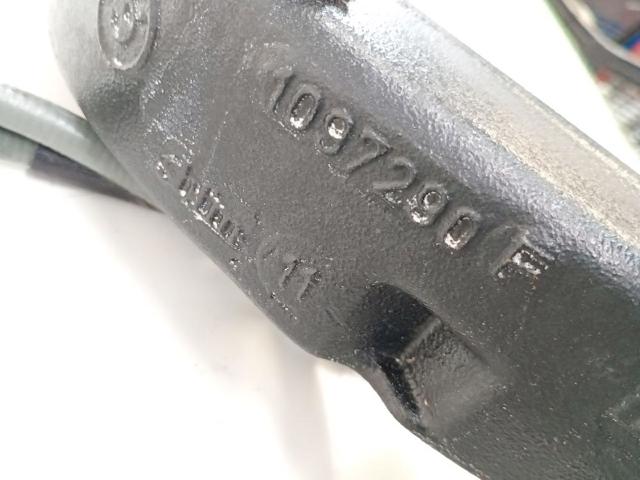 33326774778 BMW Цапфа (поворотный кулак) задний правый купить в Киев