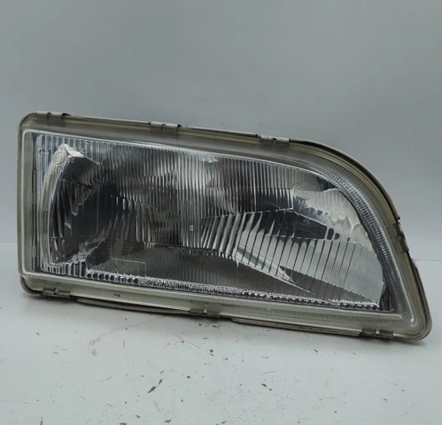 VOLVO 3345703 Правая фара в наличии Черновцы