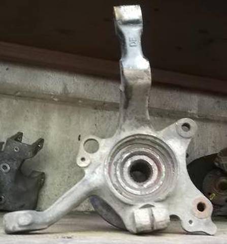 VAG 357407255C Цапфа передняя левая в наличии Тернополь