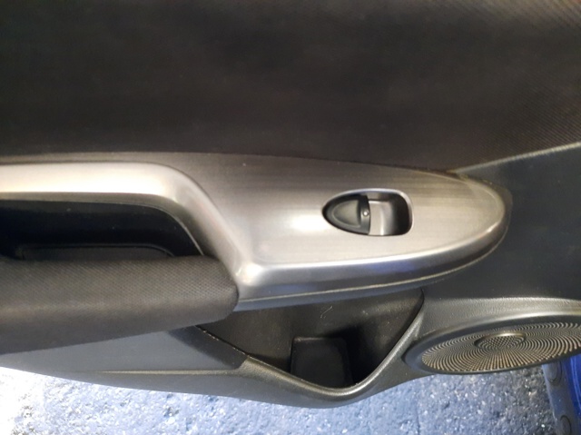 35770SMGE02 HONDA Кнопка включения мотора стеклоподъемника задняя купить в Николаев