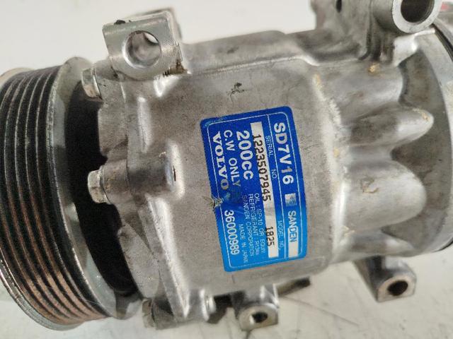 VOLVO 36000989 Компрессор кондиционера в наличии Украина