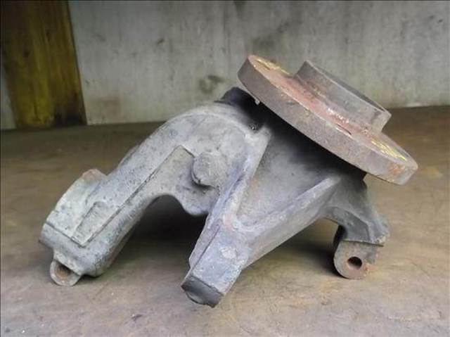 PEUGEOT 364775 Цапфа передняя правая в наличии Николаев