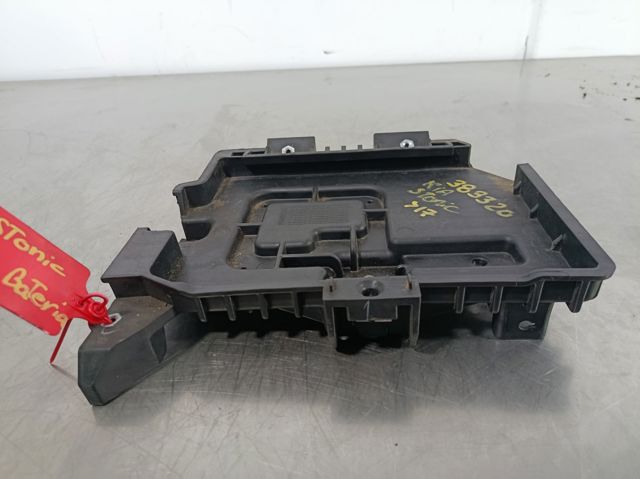 37150H8800 HYUNDAI Полка под аккумулятор купить в Днепр