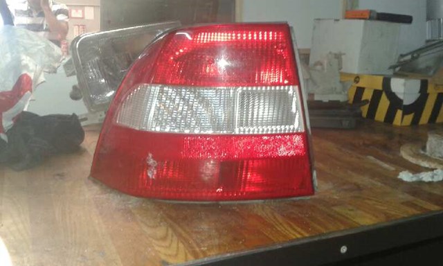 Luz traseira esquerda para Opel Vectra B 1.7 td (f19) x17dt 37370748