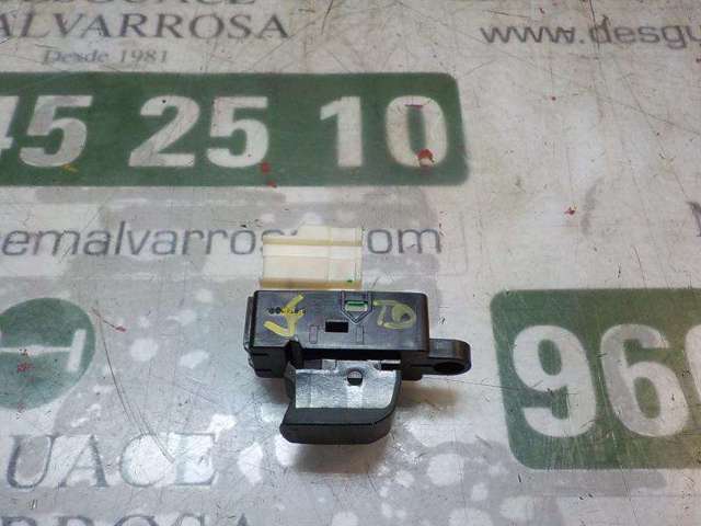 3799568L00 SUZUKI Кнопка стеклоподъемника передняя купить в Киев