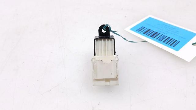 SUZUKI 3799568L00000 Кнопка стеклоподъемника передняя в наличии Киев