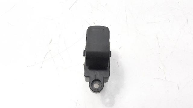 SUZUKI 3799568L00000 Кнопка включения мотора стеклоподъемника передняя правая в наличии Тернополь