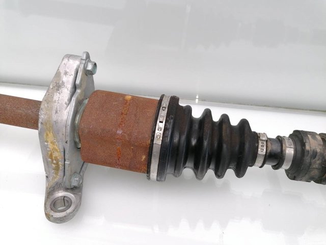 NISSAN 391004EA0A Полуось (привод) передняя правая в наличии Украина