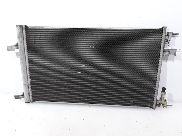 Condensador de ar condicionado / radiador para Opel Astra J 1.6 (68) A16XER 39140127