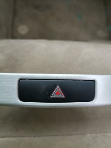 Botão de ativação do sinal de emergência 3AA953509 VAG