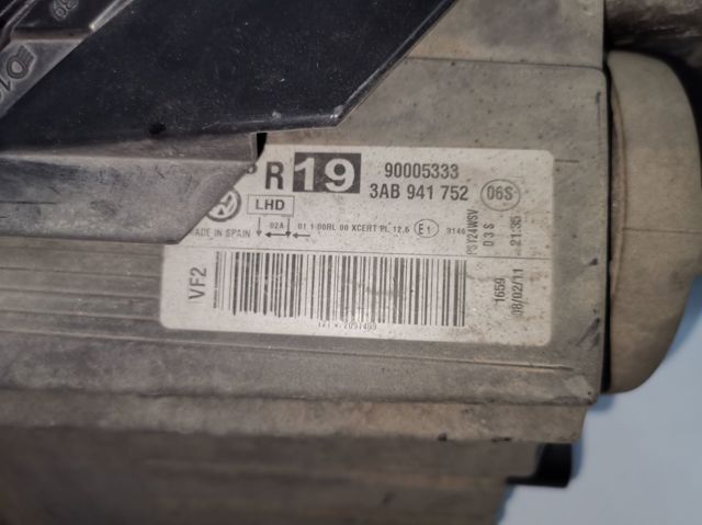 VAG 3AB941754 Правая фара в наличии Черкассы