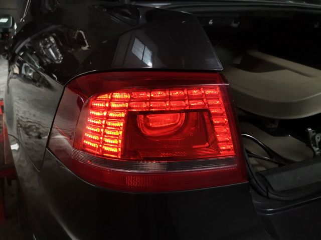 VAG 3AE945207B Фонарь задний левый внешний в наличии Одесса